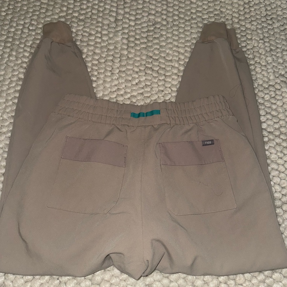 Figs Tan Joggers with Zamora Top - Picture 8 of 8